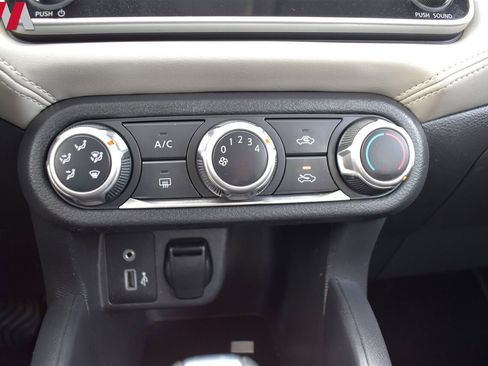 Used 2020 Nissan Versa SV image 18