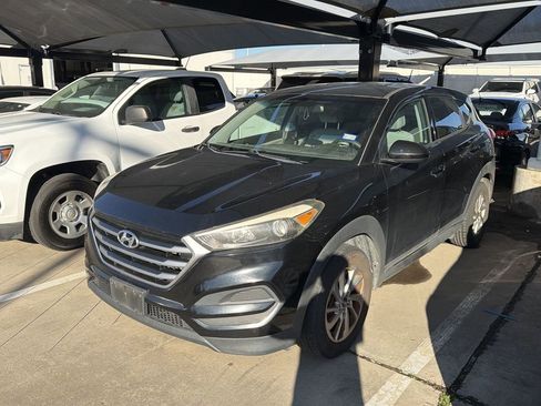 Used 2017 Hyundai Tucson SE image 1