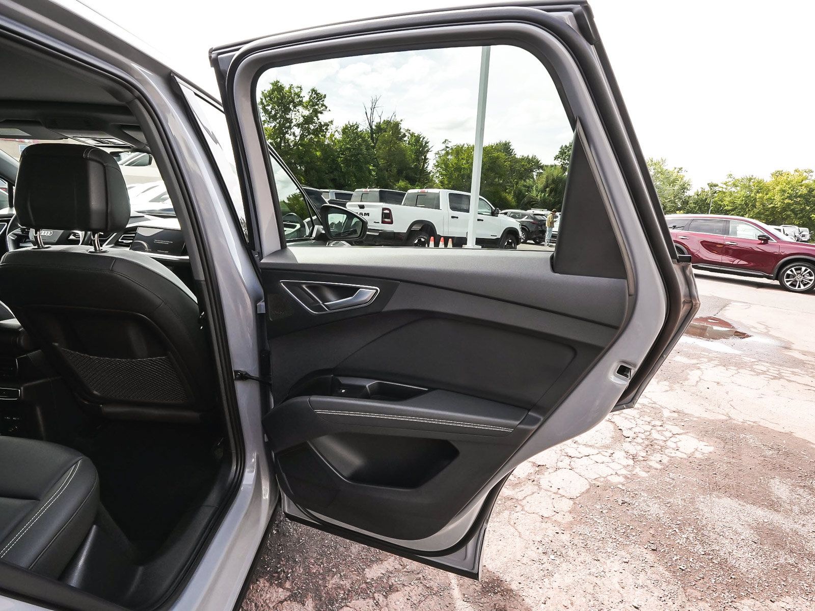 Used 2023 Audi Q4 e-tron Premium Plus w/ Premium Plus AWD/4WD image 14