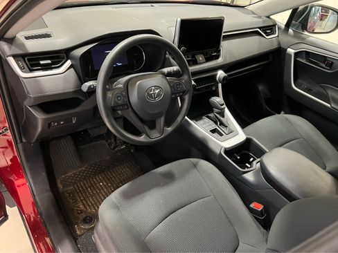 Used 2024 Toyota RAV4 LE AWD/4WD image 12