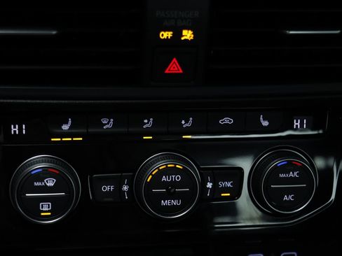 Certified 2022 Volkswagen Jetta SE image 10