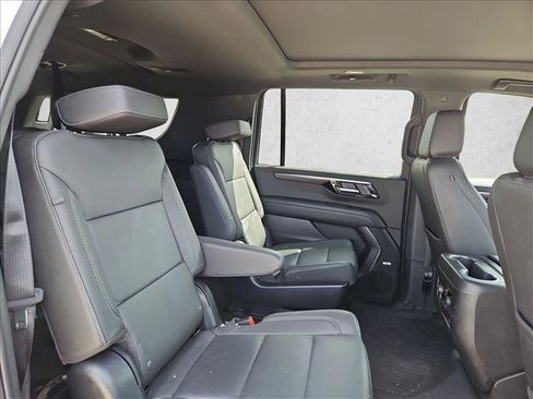 Used 2025 Chevrolet Suburban LT w/ Advanced Technology Package RWD image 21