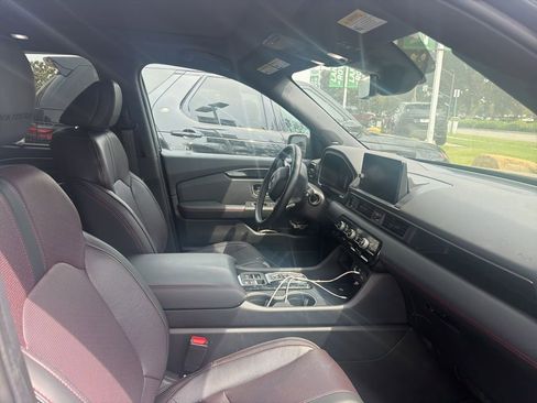 Used 2025 Honda Pilot Black Edition image 3