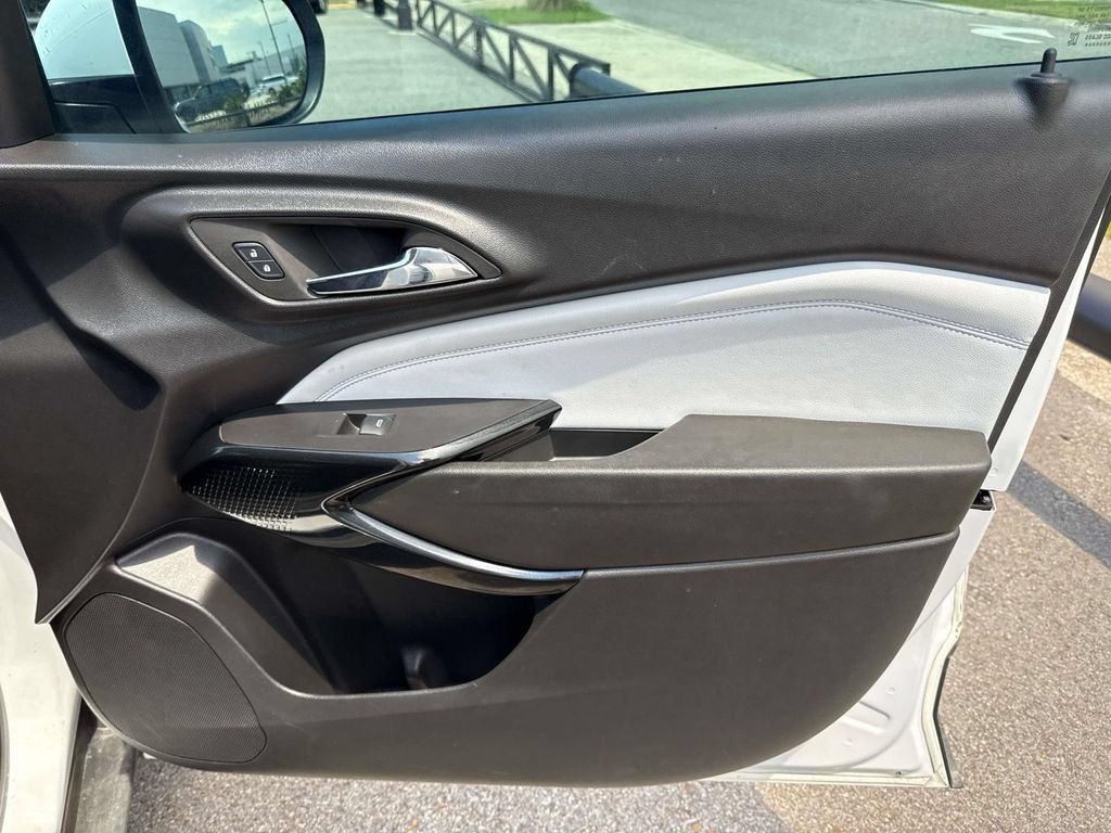 Used 2024 Chevrolet Trax LT FWD image 13