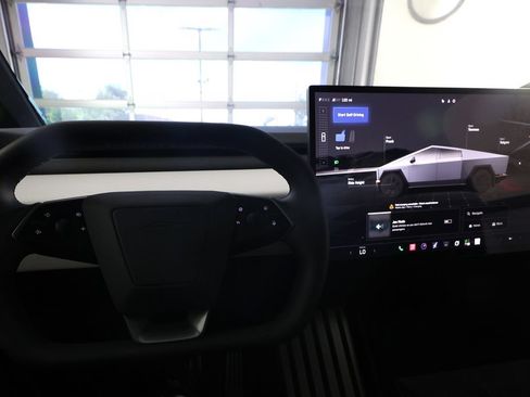 Used 2024 Tesla Cybertruck AWD Crew Cab image 16