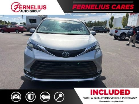 Used 2025 Toyota Sienna XLE FWD image 7