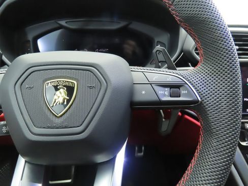 Used 2024 Lamborghini Urus S image 12