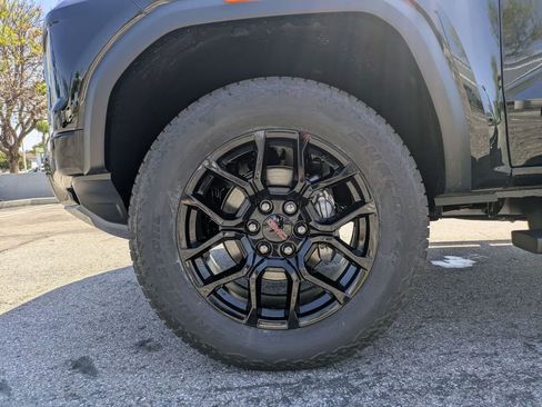 New 2026 GMC Canyon Denali w/ LPO, Denali Black Edition image 21