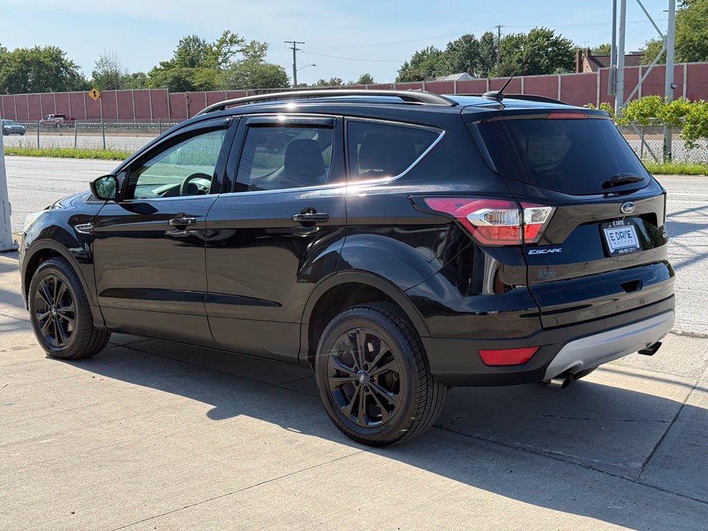 Used 2017 Ford Escape SE w/ Equipment Group 201A FWD image 9
