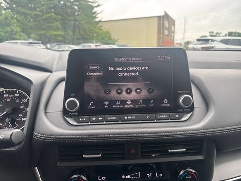 Used 2025 Nissan Rogue SV FWD image 20