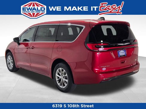 New 2026 Chrysler Pacifica Select AWD/4WD image 16