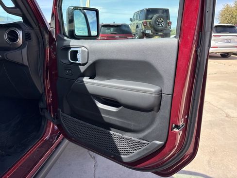 Used 2021 Jeep Wrangler Unlimited Rubicon image 25