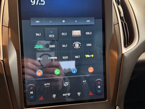 Used 2024 Ford Edge SEL image 15