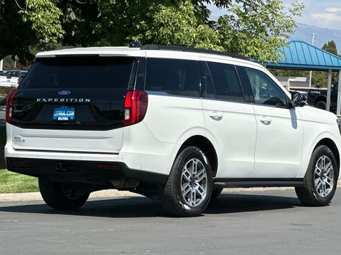 Certified 2025 Ford Expedition Active AWD/4WD image 2