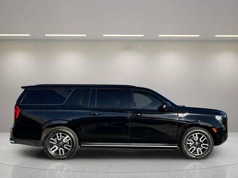 Used 2023 GMC Yukon XL AT4 w/ AT4 Premium Plus Package image 3