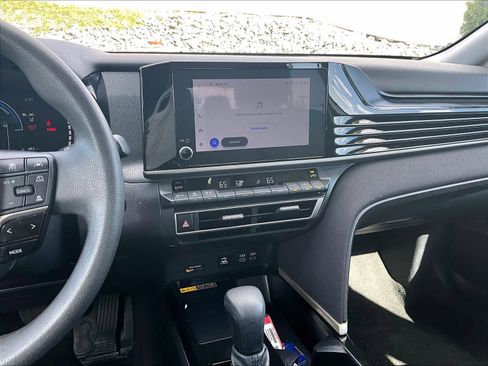 Used 2025 Toyota Camry LE image 18