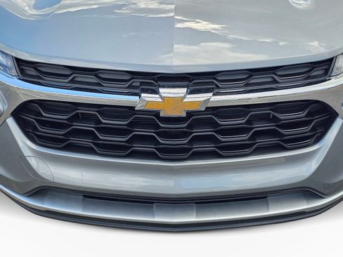 Used 2025 Chevrolet Trax LT w/ Driver Confidence Package FWD image 3