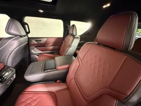 Used 2025 INFINITI QX80 Autograph w/ Autograph Exterior Package AWD/4WD image 32