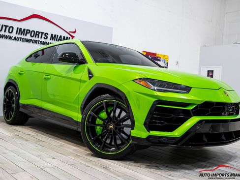 Used 2022 Lamborghini Urus AWD/4WD image 25