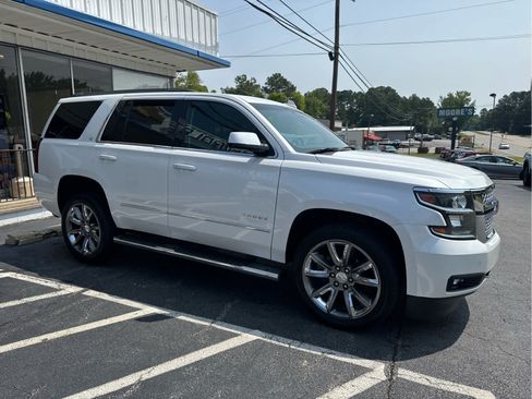 Used 2019 Chevrolet Tahoe LT w/ LT Signature Package RWD image 22