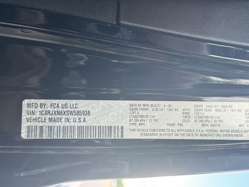 Used 2025 Jeep Wrangler Willys AWD/4WD image 34