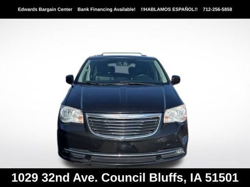 Used 2015 Chrysler Town & Country Touring FWD image 2