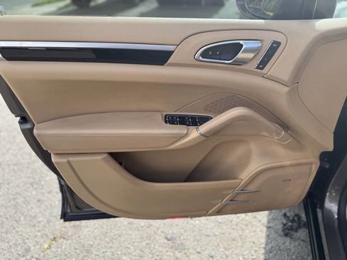 Used 2016 Porsche Cayenne S w/ Premium Plus Package image 10