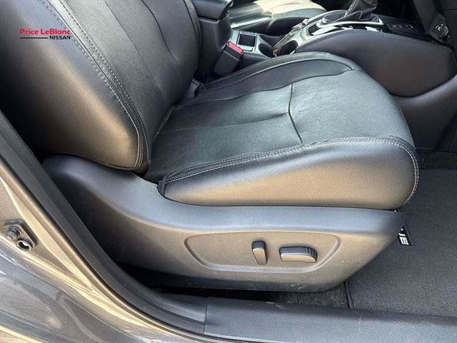 Used 2019 Nissan Rogue SL FWD image 12