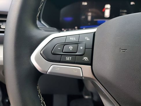 Used 2024 Volkswagen Taos SE w/ Panoramic Sunroof Package image 33