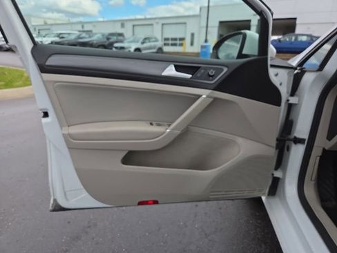 Used 2018 Volkswagen Golf S FWD image 11