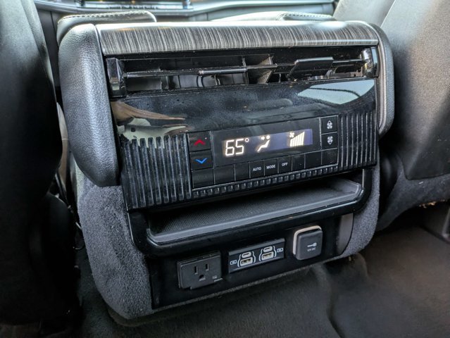 Certified 2024 Jeep Wagoneer L Series II w/ Flexible Seating Group AWD/4WD image 16