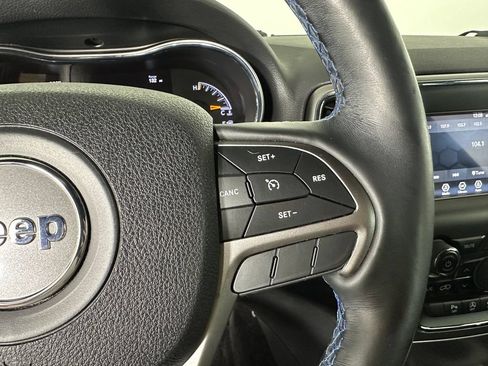 Used 2018 Jeep Grand Cherokee Laredo AWD/4WD image 15
