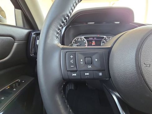 Used 2025 Nissan Pathfinder SV FWD image 11