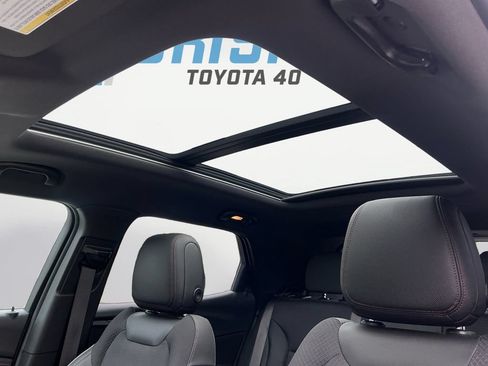 Used 2022 Chevrolet TrailBlazer RS w/ Sun and Liftgate Package AWD/4WD image 9