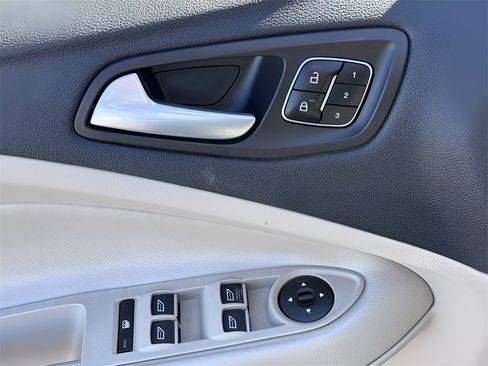 Used 2018 Ford Escape Titanium image 16