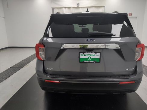 Used 2023 Ford Explorer XLT AWD/4WD image 7