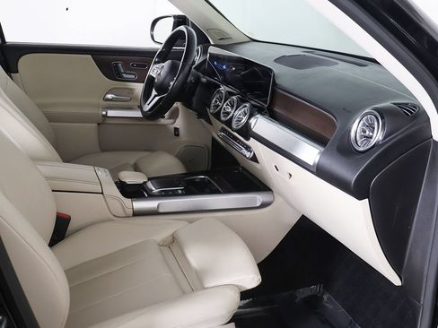 Used 2021 Mercedes-Benz GLB 250 4MATIC w/ Premium Package image 25