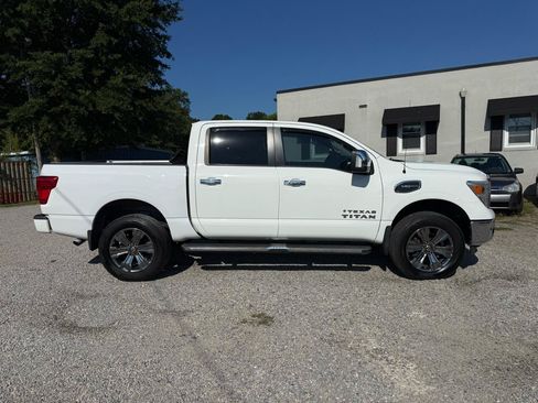 Used 2017 Nissan Titan SV AWD/4WD image 4