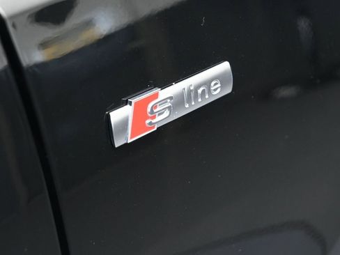 Used 2025 Audi Q3 2.0T Premium image 46