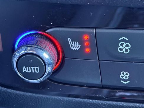 Used 2023 Buick Enclave Essence FWD image 20