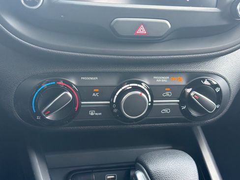 Used 2024 Kia Soul LX w/ Option Group 015 FWD image 21