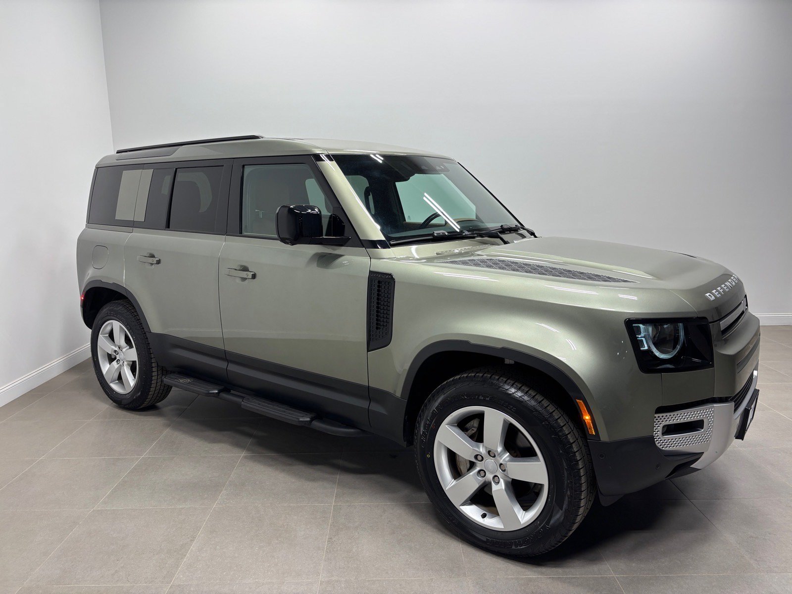 Used 2025 Land Rover Defender 110 S AWD/4WD image 5