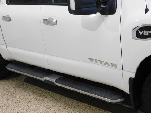 Used 2017 Nissan Titan SV image 12