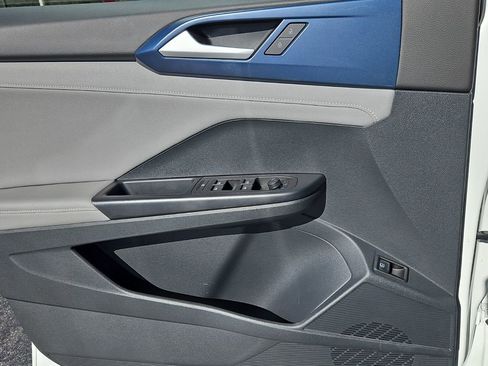 Used 2024 Volkswagen Taos SE image 26