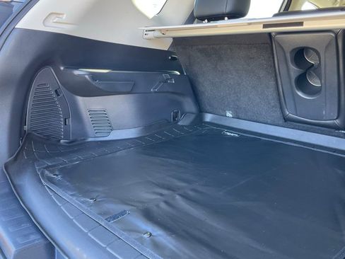 Used 2020 Nissan Rogue SL w/ Premium Package image 16