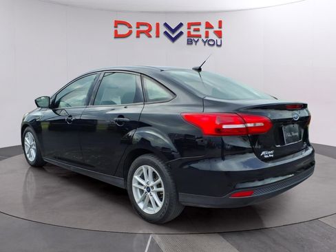 Used 2018 Ford Focus SE FWD image 3