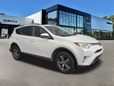 Used 2018 Toyota RAV4 XLE FWD image 2