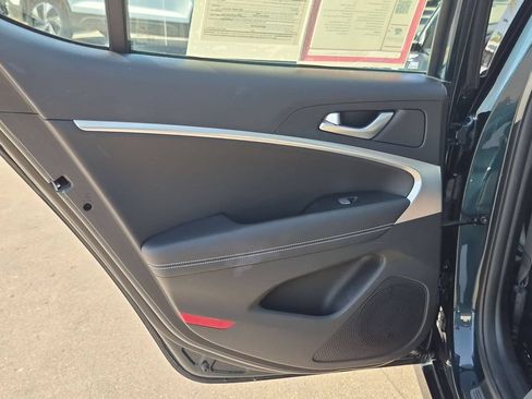 Used 2025 Genesis G70 2.5T RWD image 27