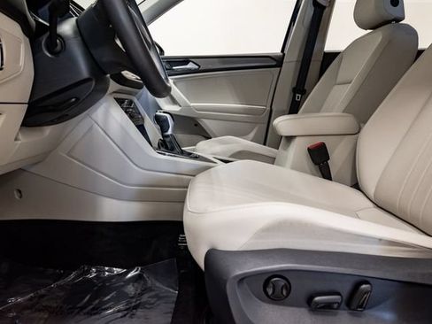 Used 2024 Volkswagen Tiguan SE FWD image 11
