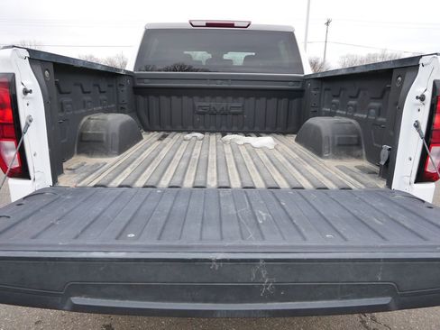 Used 2023 GMC Sierra 1500 SLE image 9